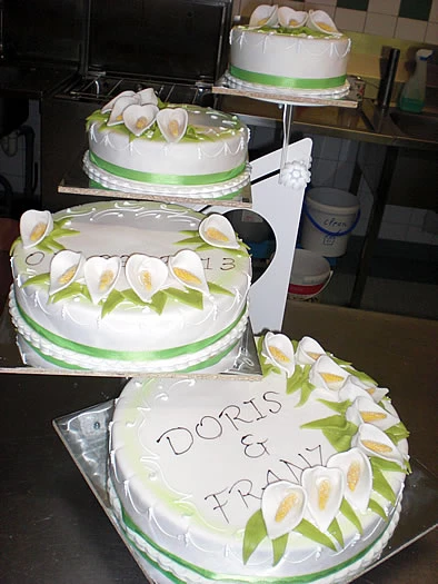 Pfaffl Hochzeits-Tortenkreation Pfaffl Hochzeits-Tortenkreation